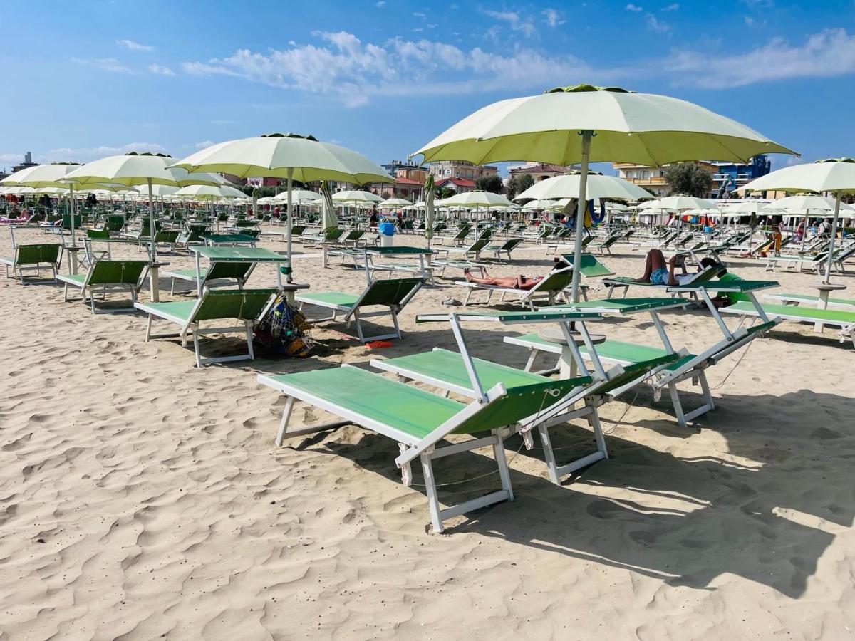 Hotel Costazzurra By Interlux Rimini Exteriör bild